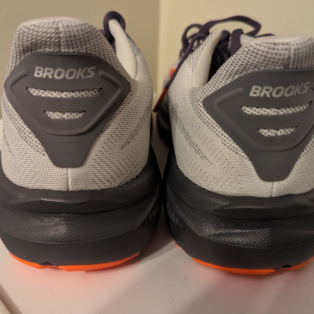 Brooks Ghost 17 Size 10 Wide New - Picture 3 of 6